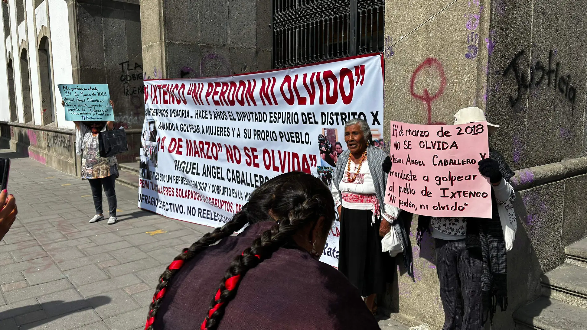 manifestantes de ixtenco congreso del estrado (2)